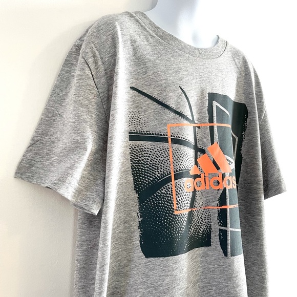 🆕Boys ADIDAS Short Sleeve Basketball Graphic T-Shirt - Picture 7 of 9